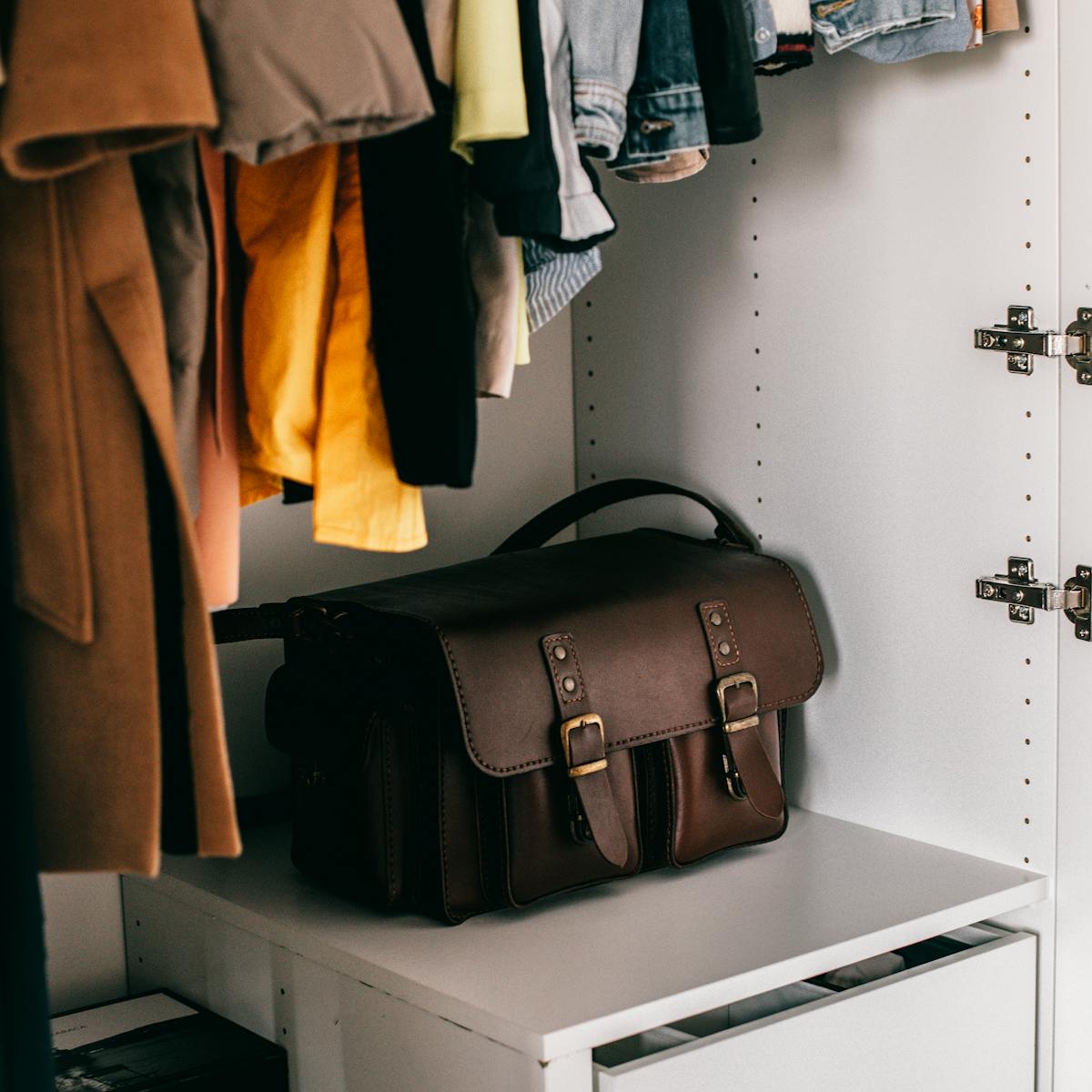 Como montar um guarda-roupa básico